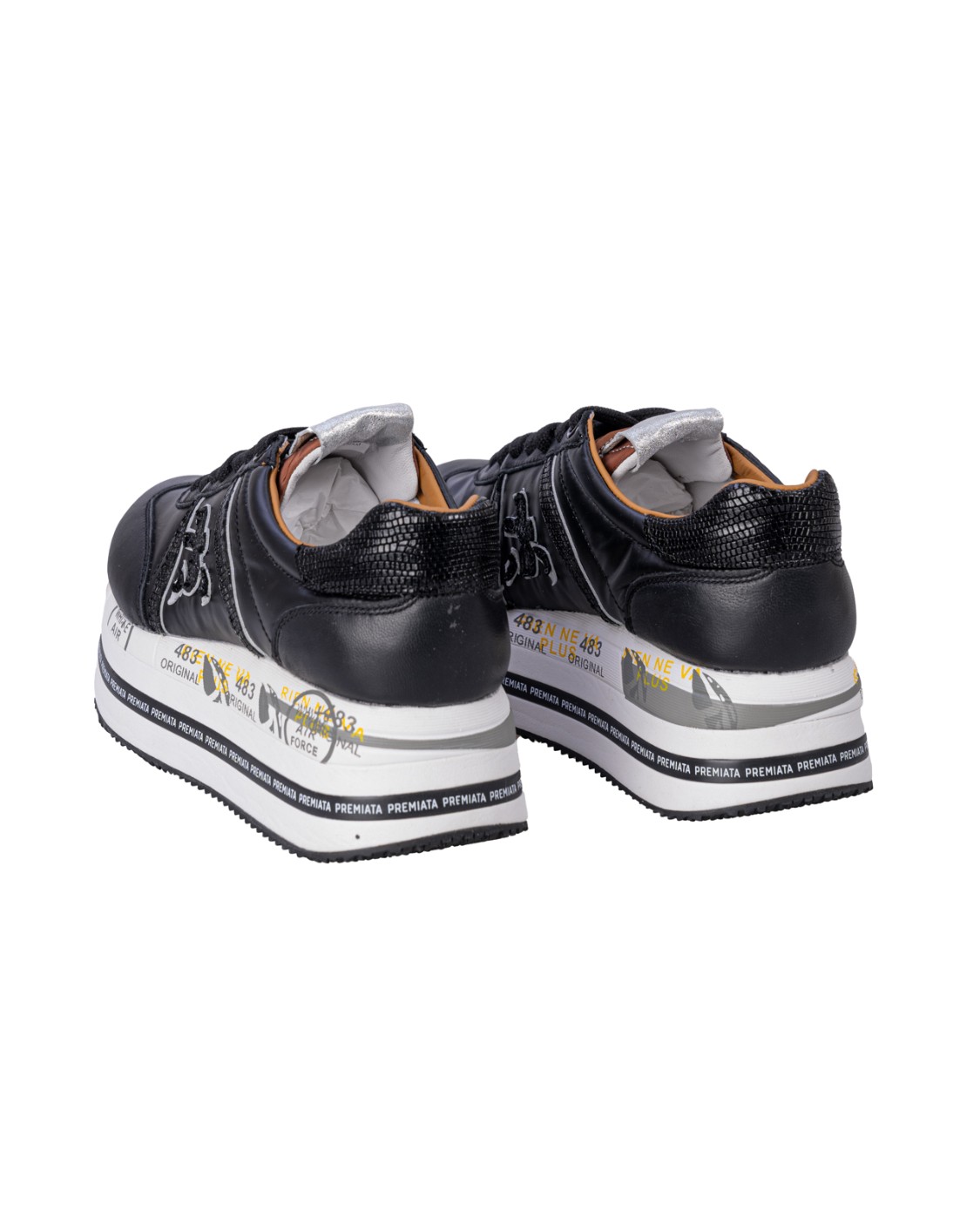 shop PREMIATA Saldi Scarpe: Premiata Sneakers Beth con tomaia interamente in pelle pregiata nera.
Fondo platform personalizzato dalla serigrafia logata Premiata.
Altezza Suola 5,5 cm.
Fusbet Interno 25 cm.
Suola: 75% EVA 5% TPU 20% Gomma.
Tomaia: 5% Pelle di vitello 95% Pelle di agnello.
Fodera: 100% Pelle di capra.
Fabbricato in Vietnam.. BETH-6045 number 7909663